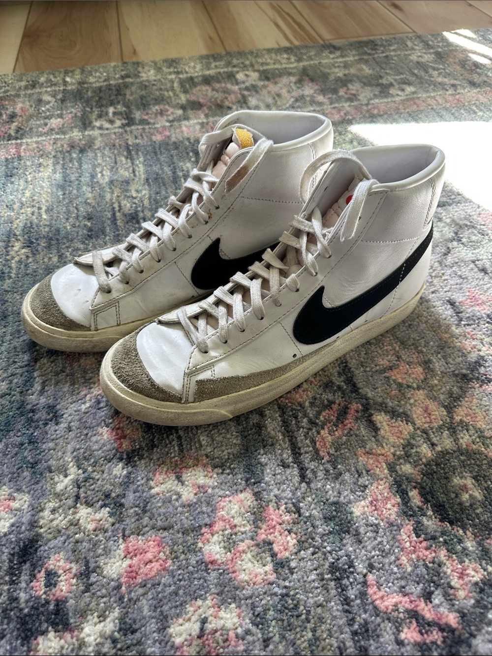 Nike Blazers M 8.5 W 11 Classic Black and White High-Top Sneakers Needs Cleaned